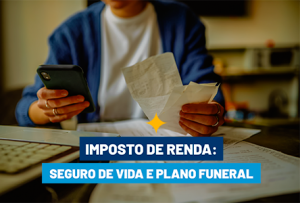 homem com celular e papel na mão para ilustrar a capa do blog sobre imposto de renda e seguro de vida